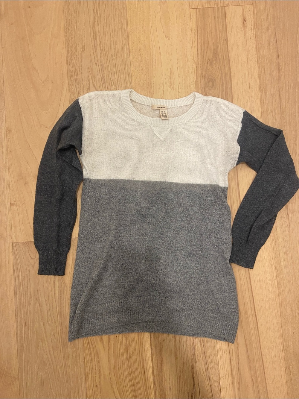 Women’s Colourblock Crewneck Sweater - White & Gray